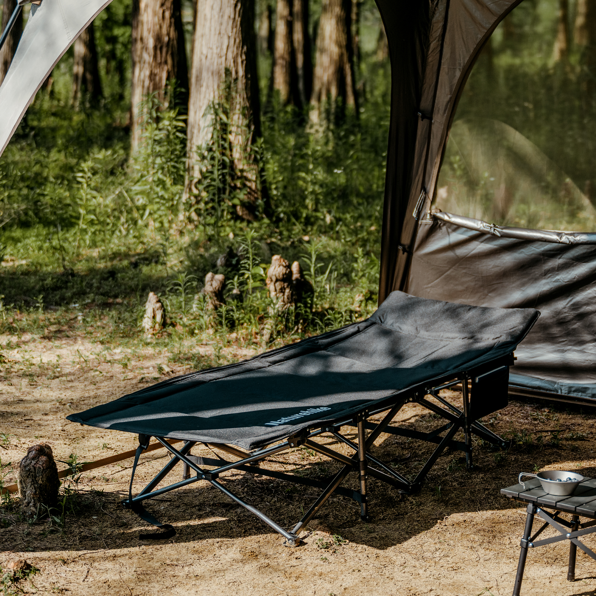 Naturehike skladacia polstrovaná posteľ WS10 7300g - čierna